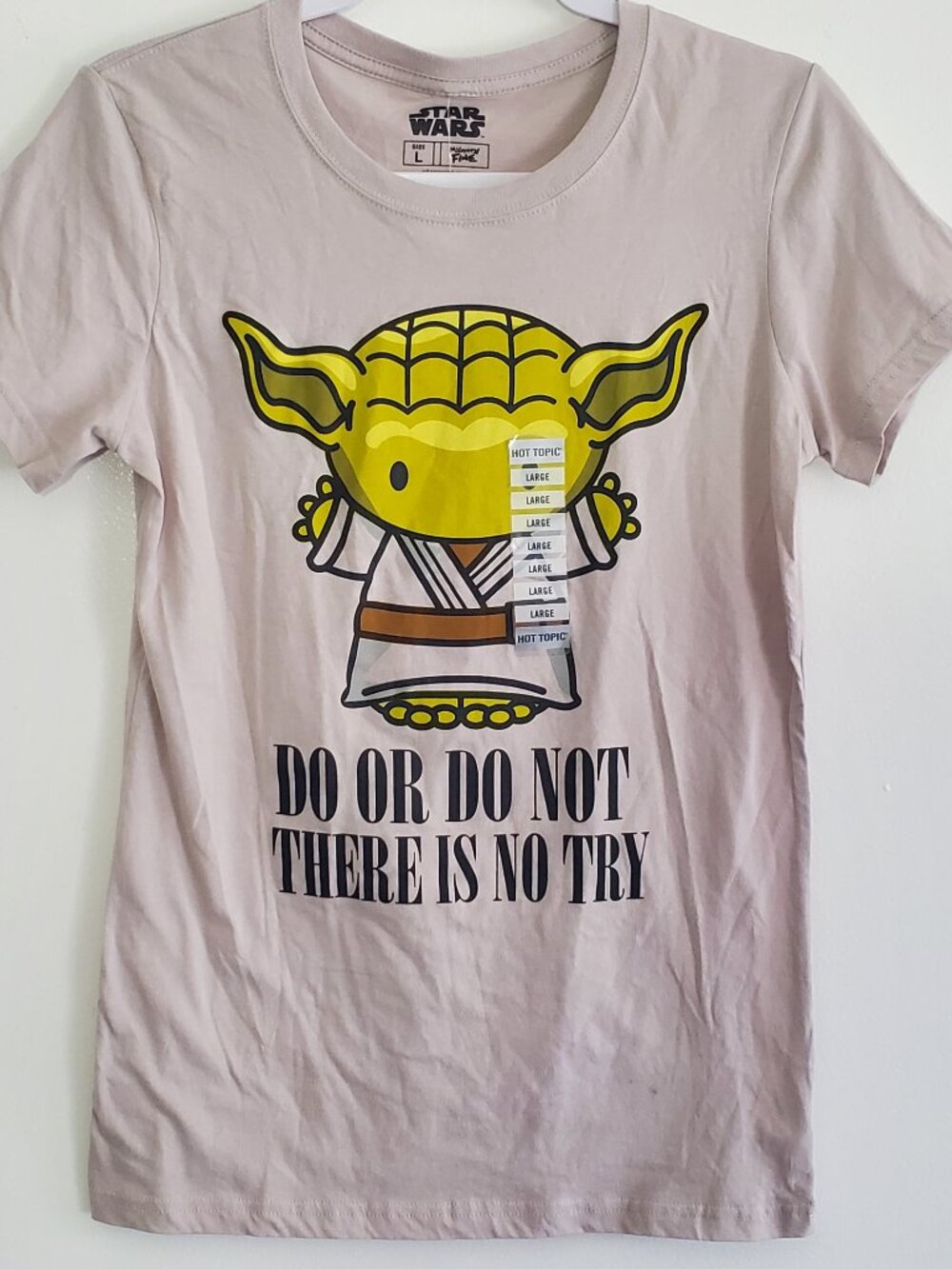 NWT Star Wars Yoda "Do Or Do Not" Chibi Graphic Tee - Beige / Tan Large Slim-Fit